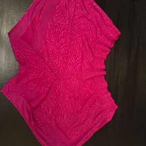 Athleta Mesh Run Mid Rise 4” Short(fuchsia)